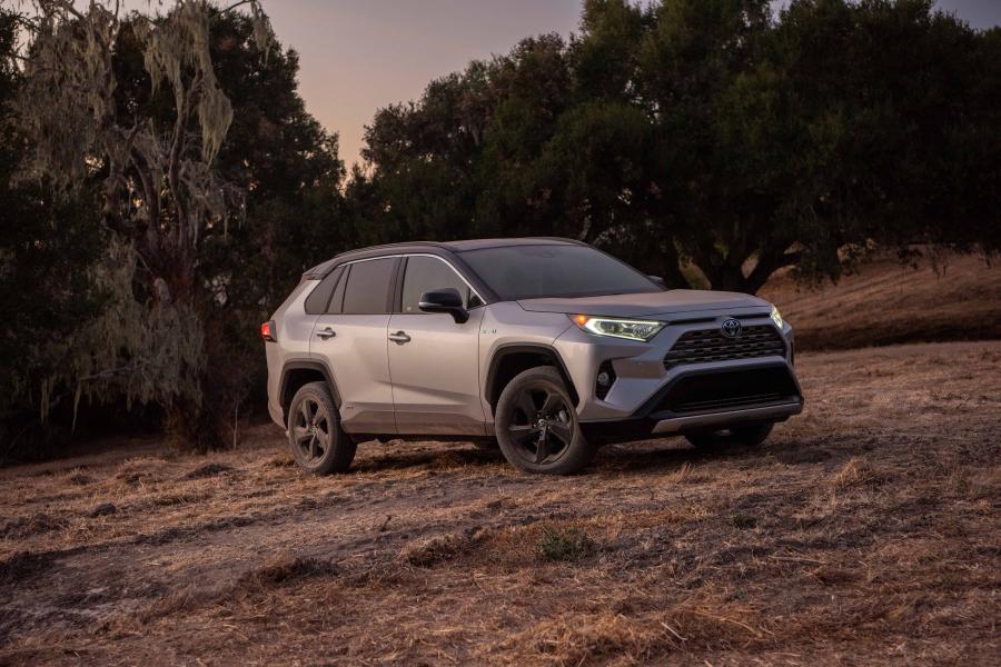  Toyota RAV4 XSE Hybrid 2018 года  (NA) (фото 30 из 71)